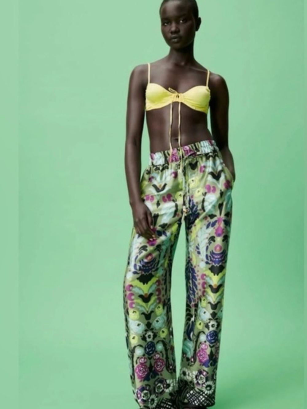 Zara Multi Color Floral Print
Satin Effect Flowy Wide Leg... size L